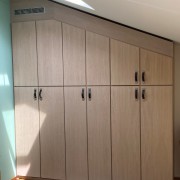 Einbaukleiderschrank - Fronten in Tischlerplatte Eiche gebeizt