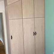 Einbaukleiderschrank - Fronten in Tischlerplatte Eiche gebeizt