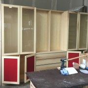 Einbauschrank – Fronten in Vollholz Esche geölt, Innenleben in Dreischichtplatte Fichte gewachst