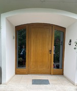 Haustüranlage mit Stichbogen - Außenansicht