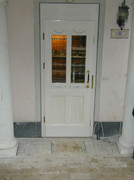 Haustür weiß mit Landhaus-Applikationen