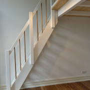 Hochbett mit Stiege - Bodenbelag, Geländerstäbe und Stufen gewachst