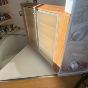 Schränkchen als Ersatz für das Podestgeländer der Spindeltreppe