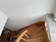 Halbgewendelte Treppe mit Geländer, Buche geölt