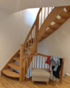 viertelgewendelte Treppe in Buche geölt mit Geländer